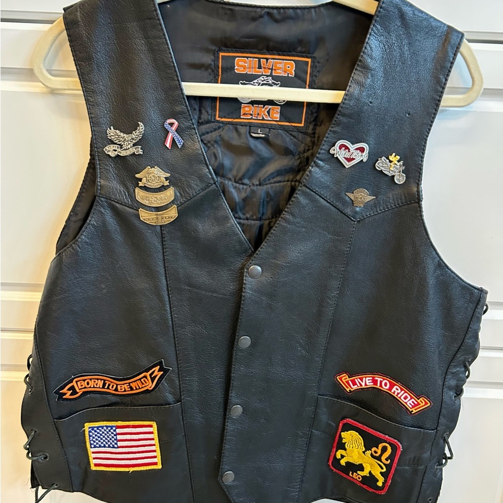 Silver Bike Black Leather Vest - Harley Davidson - Like New (Large)